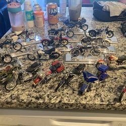 Harley Davidson Collectible Motorcycles(20)