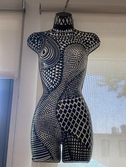 Abstract art on body form