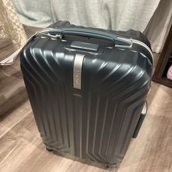 New Samsonite Carry On