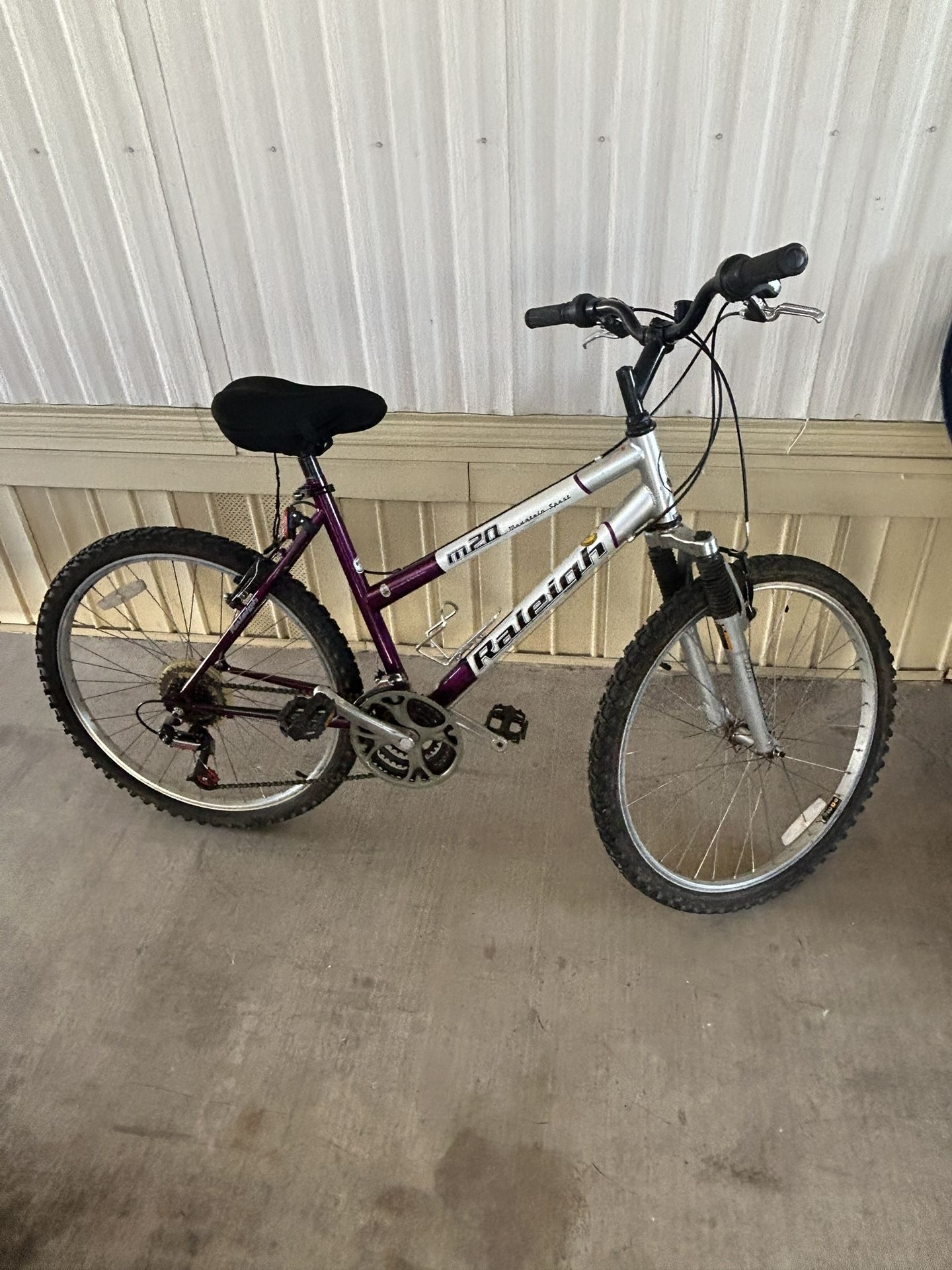 Raleigh M20 Hybrid Bicycle 