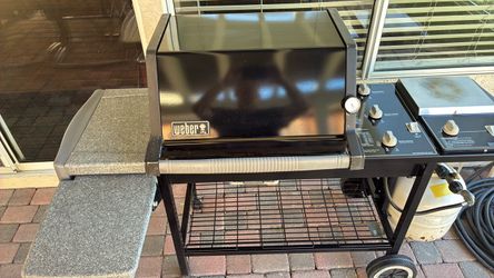 Weber Genesis Gold 3-Burner Propane Gas Grill