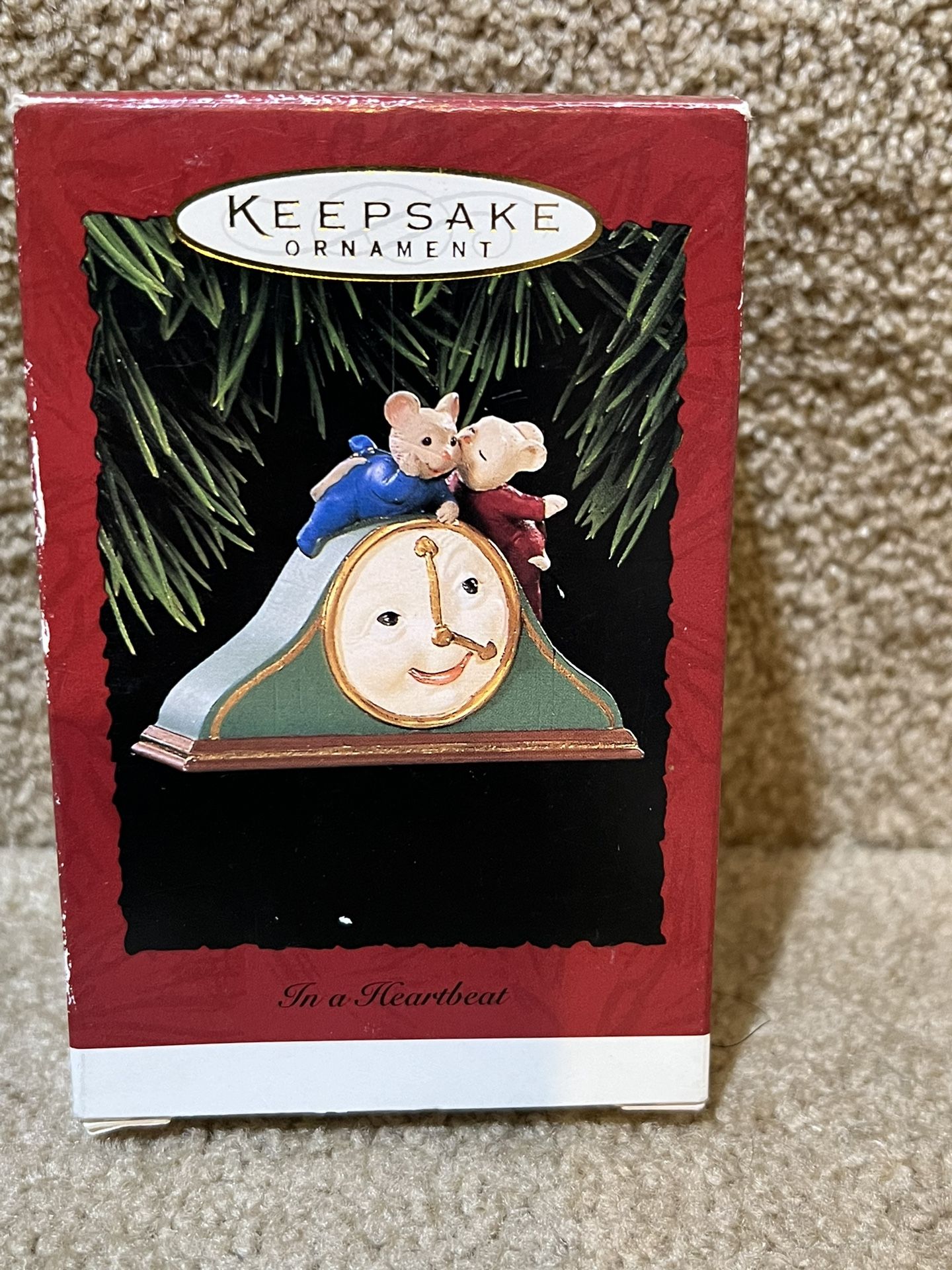 HALLMARK KEEPSAKE CHRISTMAS ORNAMENT IN A HEARTBEAT MANTLE CLOCK w/MICE