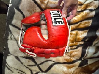 Title Boxing Gloves Red Lace-Up