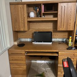 Very Nice Very Good Condition Oak Desk