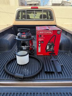 CRAFTSMAN 5-Gallon 4 HP Corded Wet/ Dry Shop Vacuum w/Accessories Included
