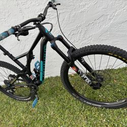 Specialized Stumpjumper Mountain Bike 29