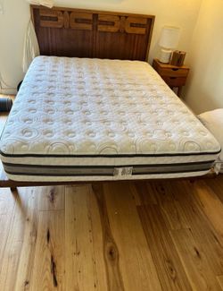 Lightly Used Queen Serta Mattress