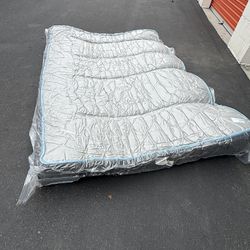 Like New Bear Mattress (Queen) w/ SleeponLatex Topper