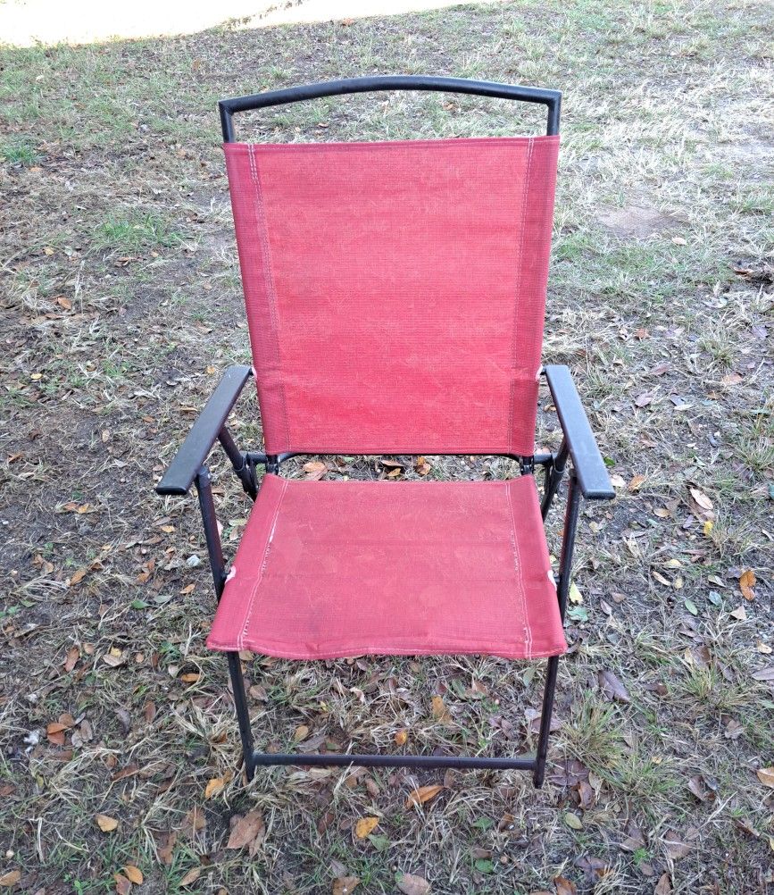 Four red & black folding patio chairs 