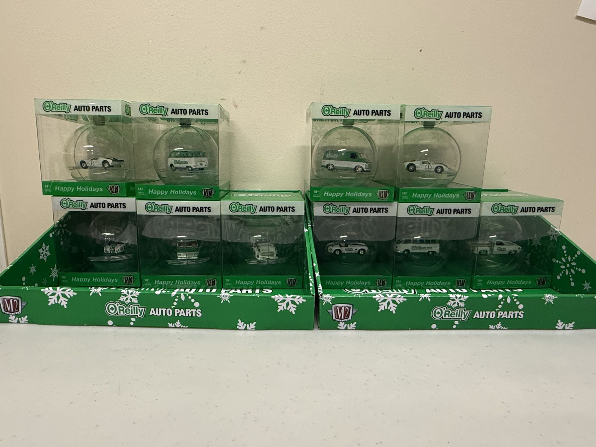 O’Reillys M2 Christmas Ornaments/Collectibles 