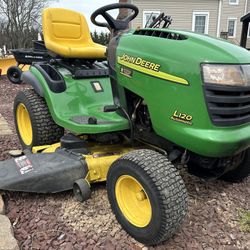 John Deere L120 Hydrostatic Lawn Tractor Mower