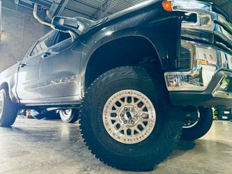 On Sale 2.5” leveling kit with installation for 11-26 Chevy Silverado & GMC Sierra 2500 3500 HD ( We Finance)