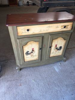 Green and yellow chicken hutch