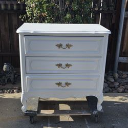 Henry Link French Provincial  Dresser Chest Solid Wood Measurements On Picture PICKUP ONLY 