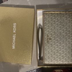 BRAND NEW  MICHEAL KORS WALLET PURSE 