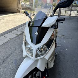 Se Vende Moto Scooter SYM 300i