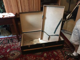 Rare trunk 40 L 22d 14 t. 80+ years old. Leather handles are in good shape. $125.00