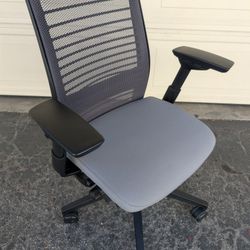 Steelcase Think V2 Fully Loaded Ergonomic Office Computer Desk Task Chair