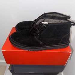 Black neumel uggs Size 13