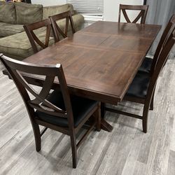 Dining Table And Chairs ! Wood Table With Built In Leaf ! Table And Chairs ! Wood Dining Set ! Free Delivery