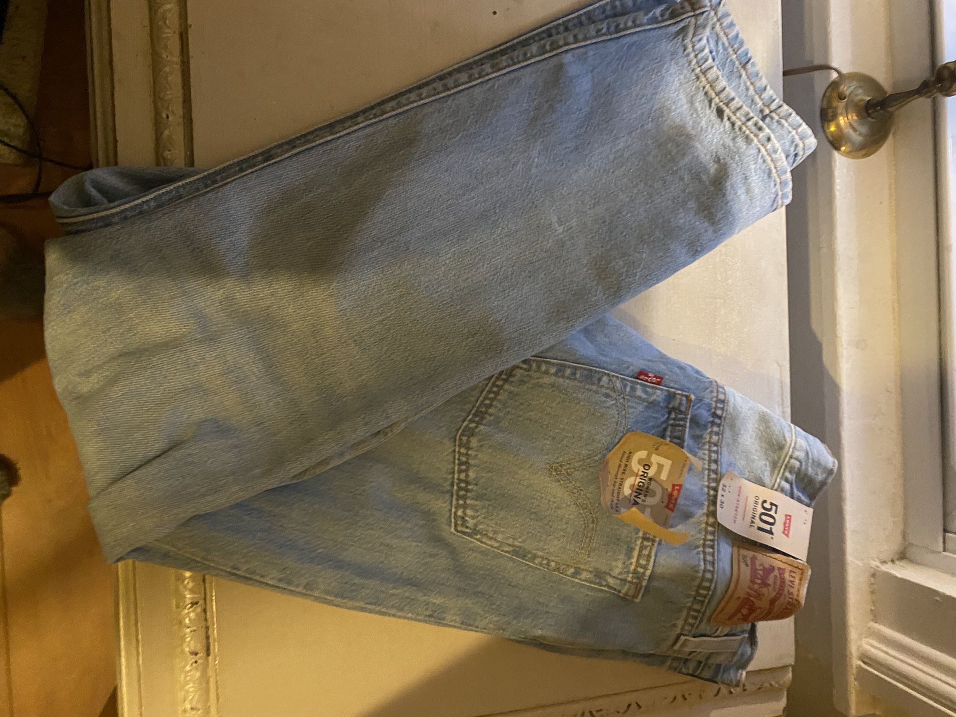 Nwt Woman’s Levi’s 501 Distressed High Rise Button Fly Jeans Size 32 X 30