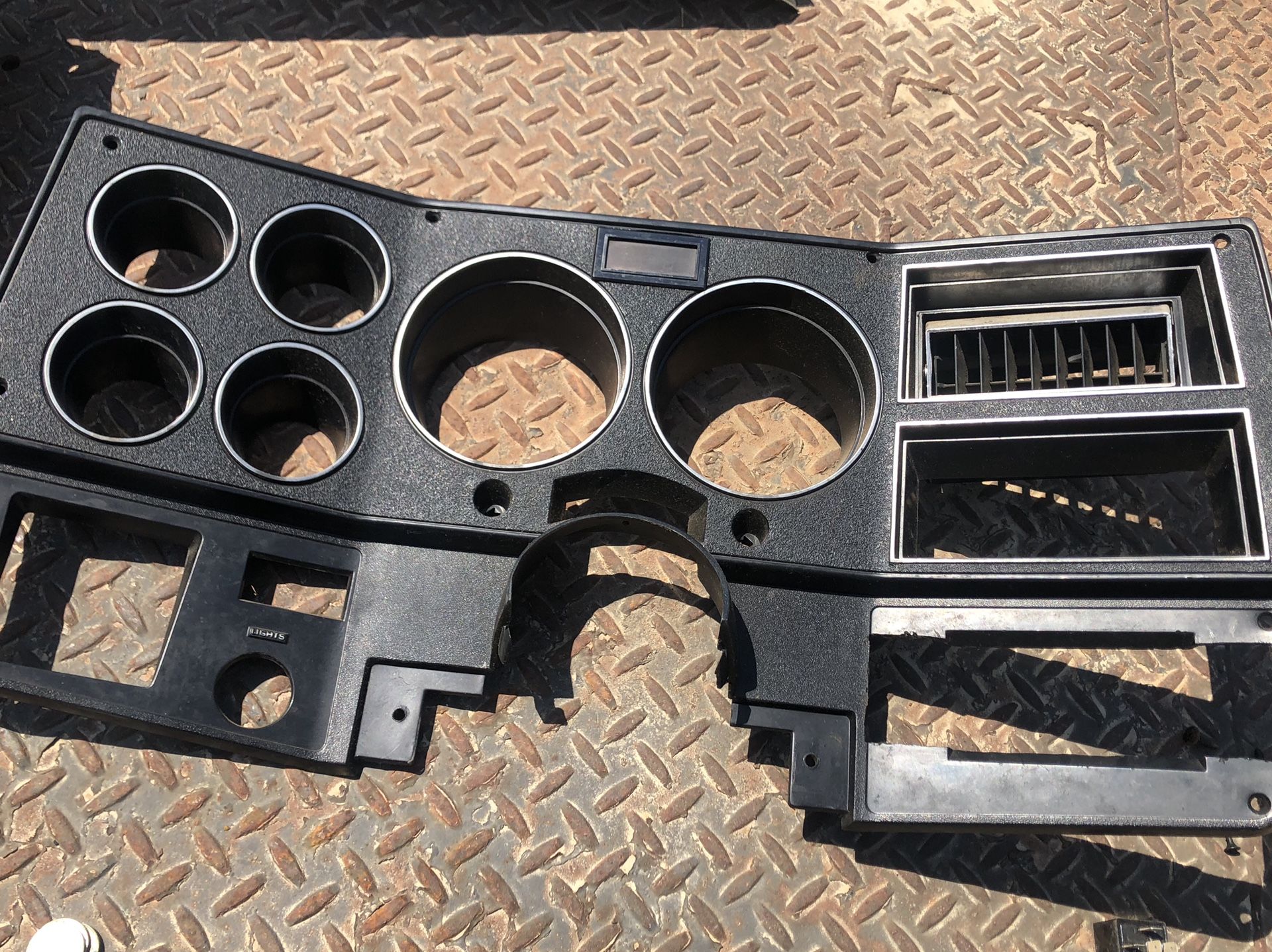 81-87 Chevy Interior Parts