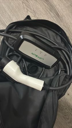 Universal car charger for electric vehicles
