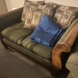 Free Couch. Sillones Gratis NO SMOKING/ PETS 