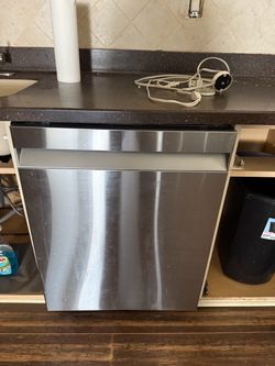 Samsung Stainless Steel Dishwasher – Excellent Condition