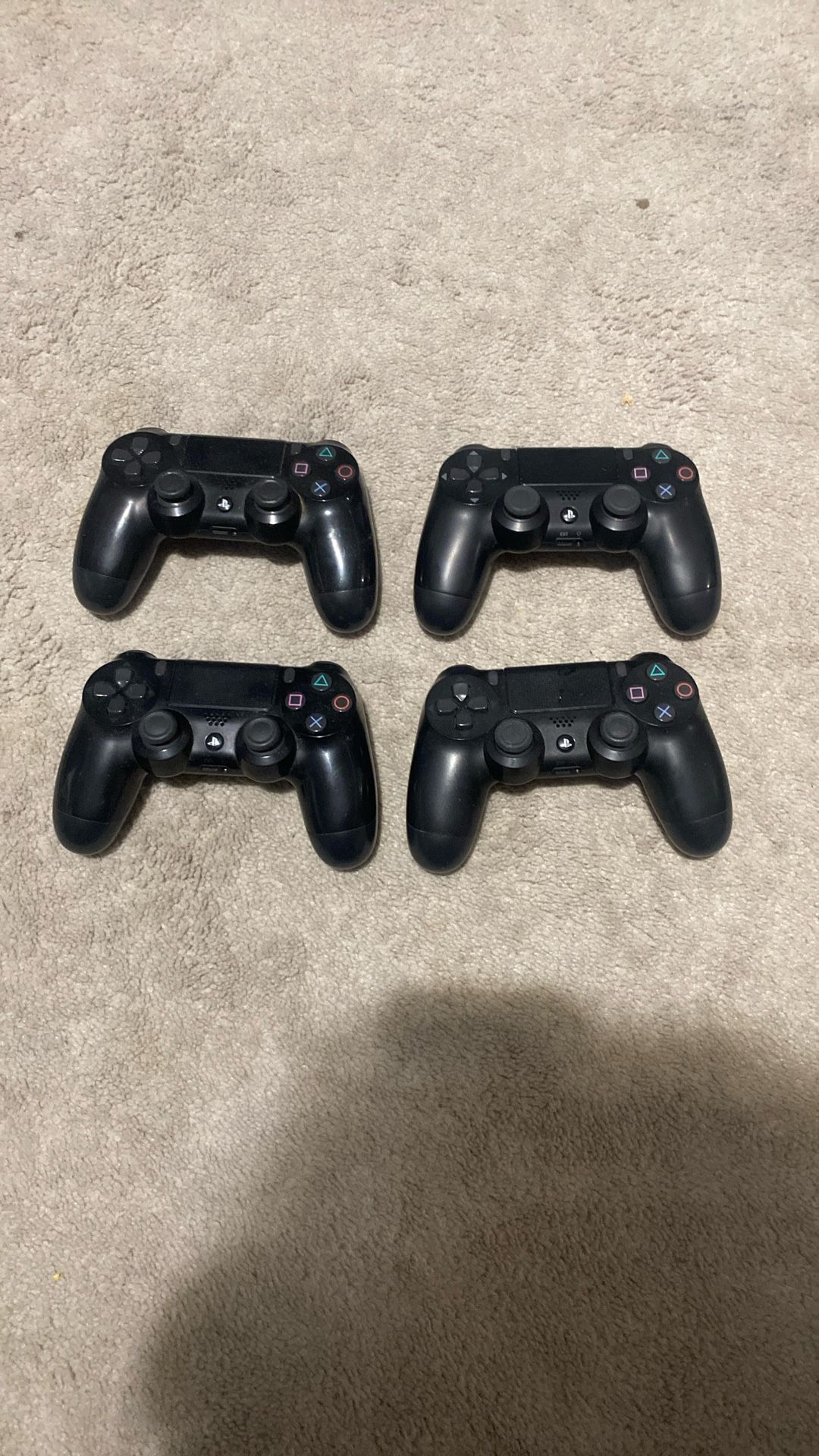 4 PS4 Controllers 