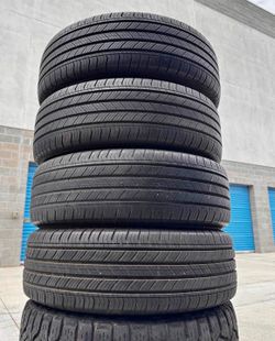 225/60/17 Michelin Selling a set of 4 tires in excellent condition 🫡