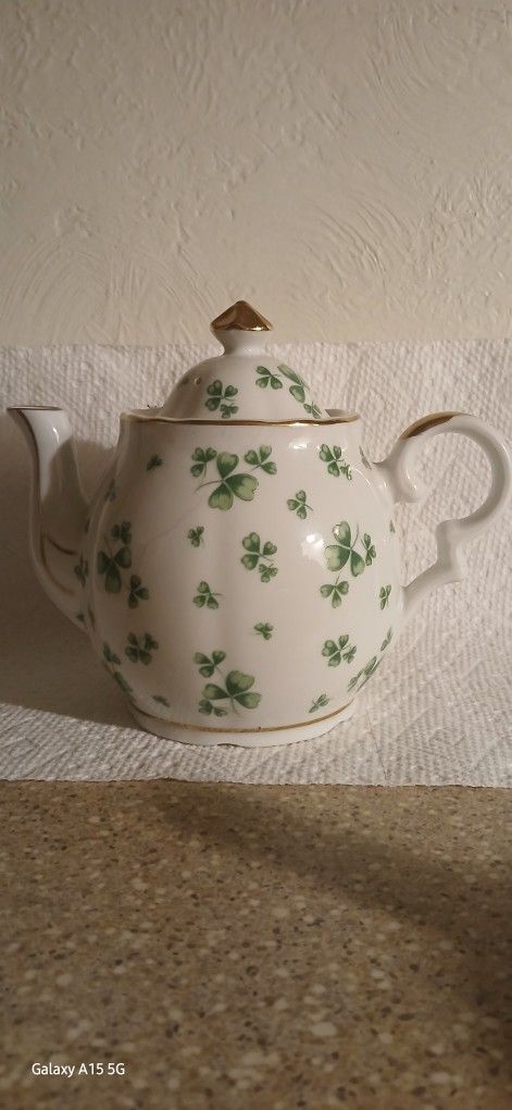 Lefton Musical Teapot