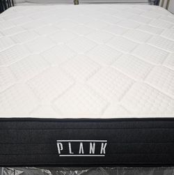 LIKE NEW! Plank Luxe Hybrid Extra-Firm King Mattress - Delivery Available!