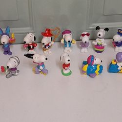15 Vintage Peanuts Snoopy Figures