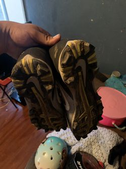 Baseball shoes size 11