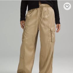 Lulu Mid-rise Cargo Pants - Size XL