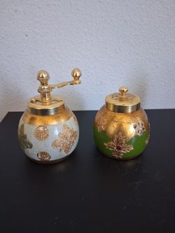 Decorative Ceramic Salt and Pepper Set