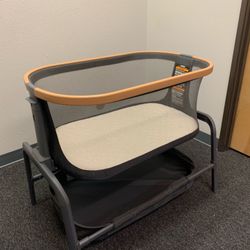 Maxi-cosi grey Lora bedside Bassinet