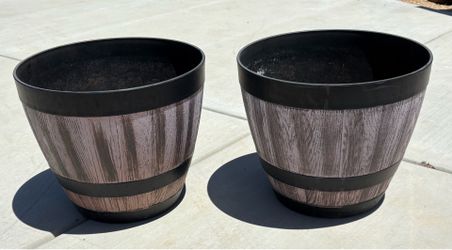 Resin whiskey barrel planter pots