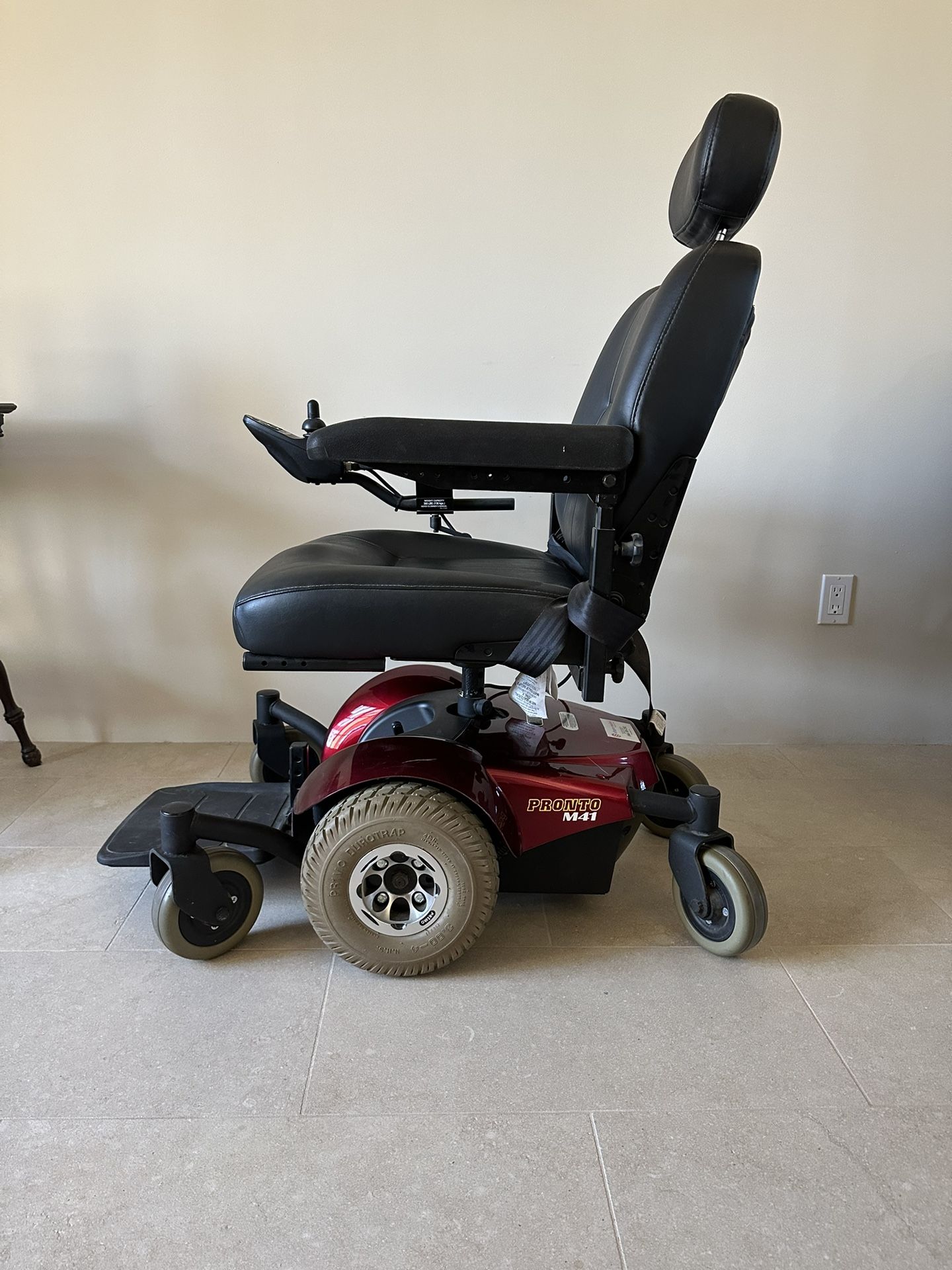 Motorized Wheelchaiir/ Jazzy Wheelchair
