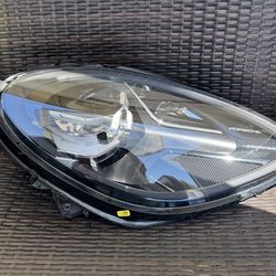 2019 2020 2021 2022 Porsche Macan Right Passenger Side Full LED Headlight OEM 95B941010AR