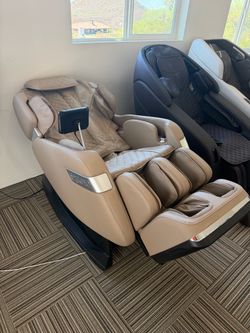 K0YO 303TS Full Body Massage Chair- Excellent Condition
