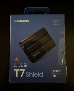 BRAND NEW Samsung t7 shield