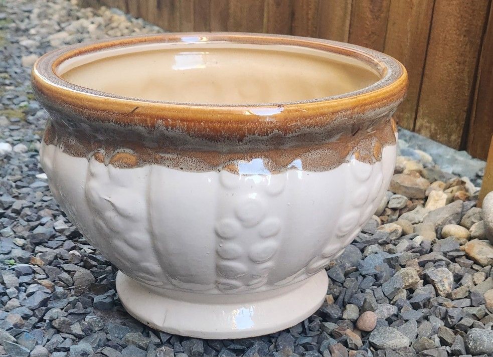 Like New Beautiful Ceramic Pot H-9"× W-11 7/8"
