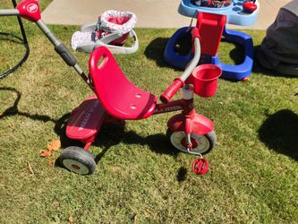 Radio Flyer Steer and Stroll Trike