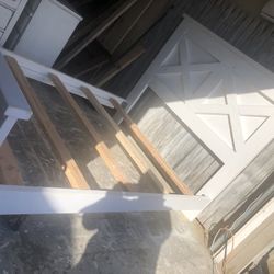 Distressed Farmhouse Style Queen Bed