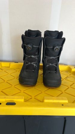 Snowboard boots