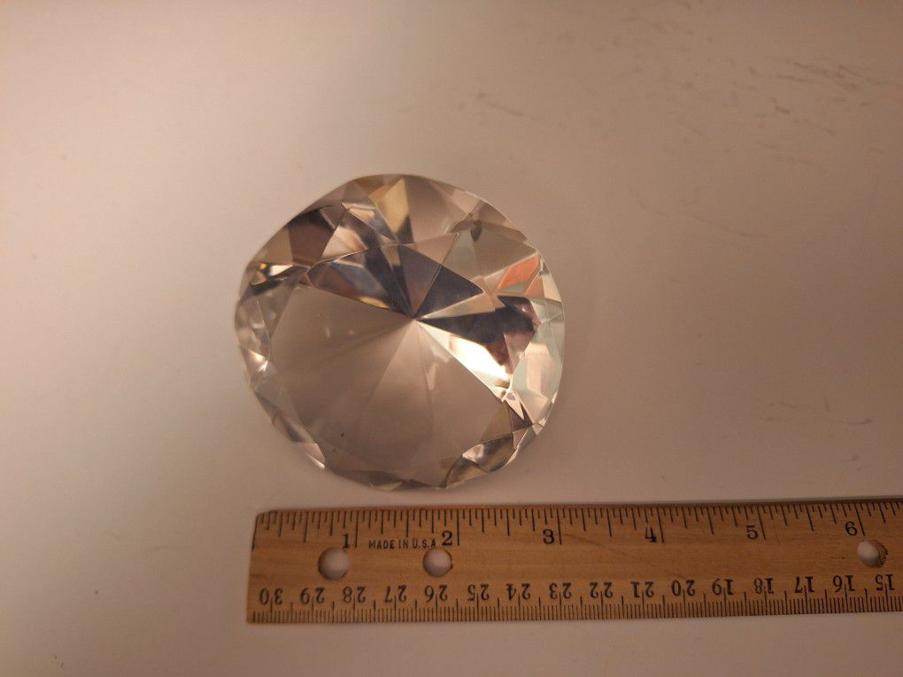 BEAUTIFUL CLEAR FLAWLESS CRYSTAL DIAMOND PAPERWEIGHT 