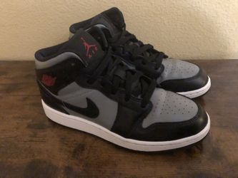 Air Jordan 1/ Size 5.5 Youth/7 Womens 