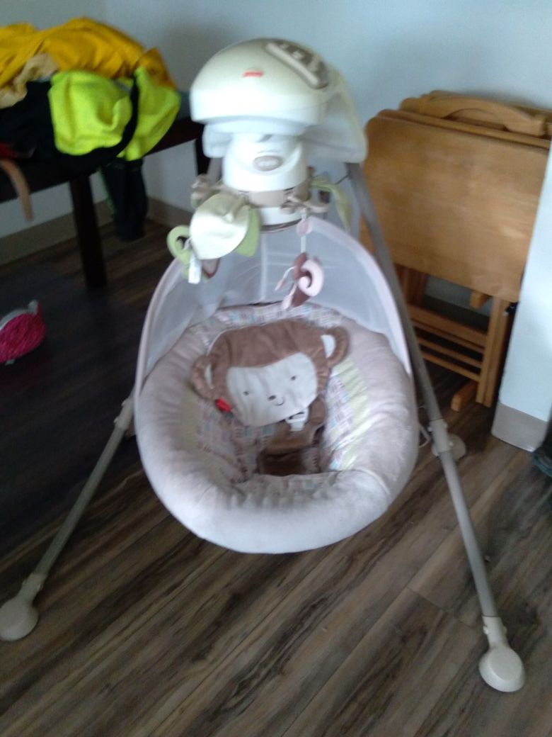 Still like new baby swing Electric